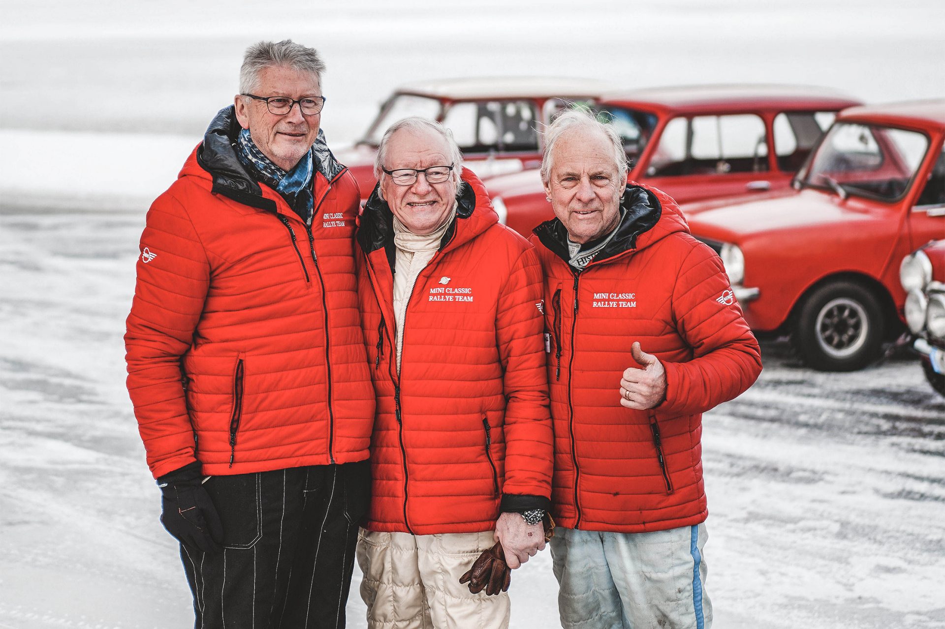 Rauno Aaltonen mit zwei Rallyefahrern