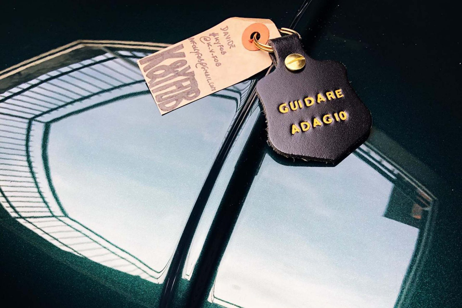 A one-off item, handmade in Monza. K&YFOB key fobs are the polar opposite of mass-produced. The inscription here (“Drive carefully” in English) acts as a reminder to go easy on this vintage Mini each time you start it up.
