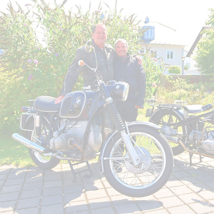 Two friends travelling to a very distant place on two BMW bikes that are just shy of their 50th and 90th birthdays respectively. It’s the sort of challenge that Andreas Seyffer and Klaus Bayerlein relish, quite undeterred by the advancing years of their trusty steeds. In 2018, they set out from Munich and rode all the way to what is almost Europe’s most westerly point – Cape Finisterre in the Spanish region of Galicia. It was a trip few would dare to undertake, especially considering the lack of a support vehicle. The result? A journey like in the good old days and a highly memorable adventure.